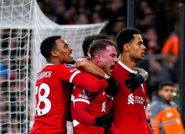 ليفربول يقلب الطاولة على لوتون تاون في البريميرليج