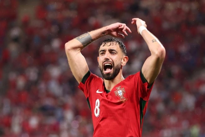 برونو فيرنانديز: نريد الوصول للنهائي والفوز باللقب