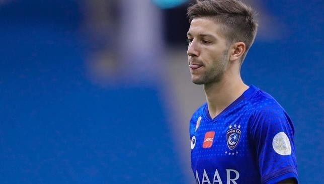 نجم الهلال السابق يودع الجماهير السعودية