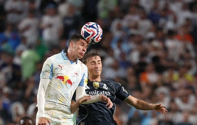 ريال مدريد يهزم سالزبورج ويتأهل كمتصدر للمجموعة