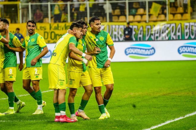 شبيبة القبائل تتأهل إلى دور المجموعات من دوري أبطال إفريقيا