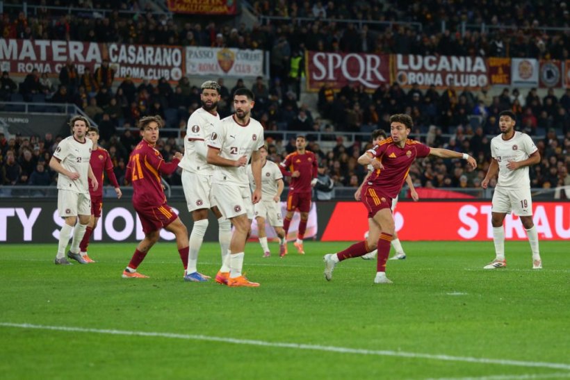 العيناوي يقود روما للفوز في الدوري الأوروبي