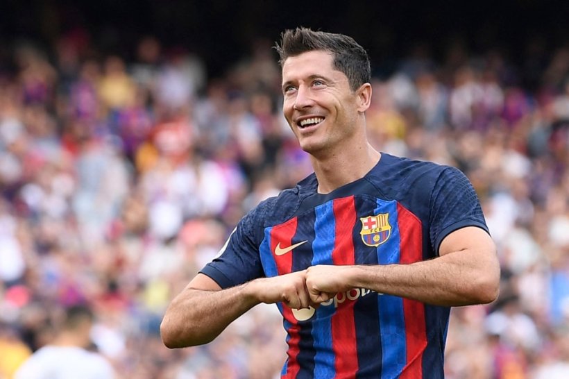 ليفاندوفسكي يقترب من وداع برشلونة.. ويختار الدوري السعودي