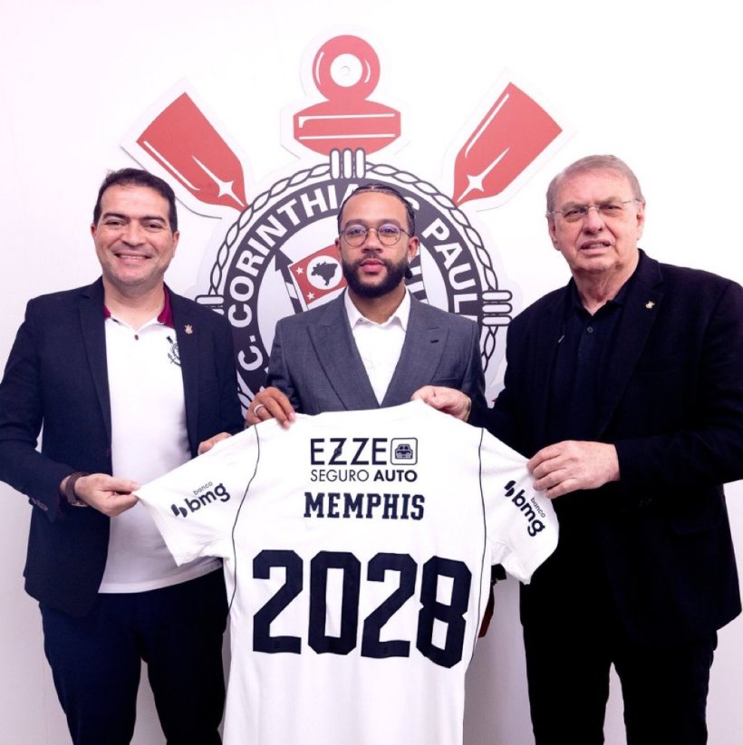 ممفيس ديباي يجدد عقده مع كورينثيانز حتى 2028