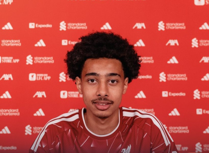 ليفربول يضم دجيليان نجيسان ويعيره إلى بريست