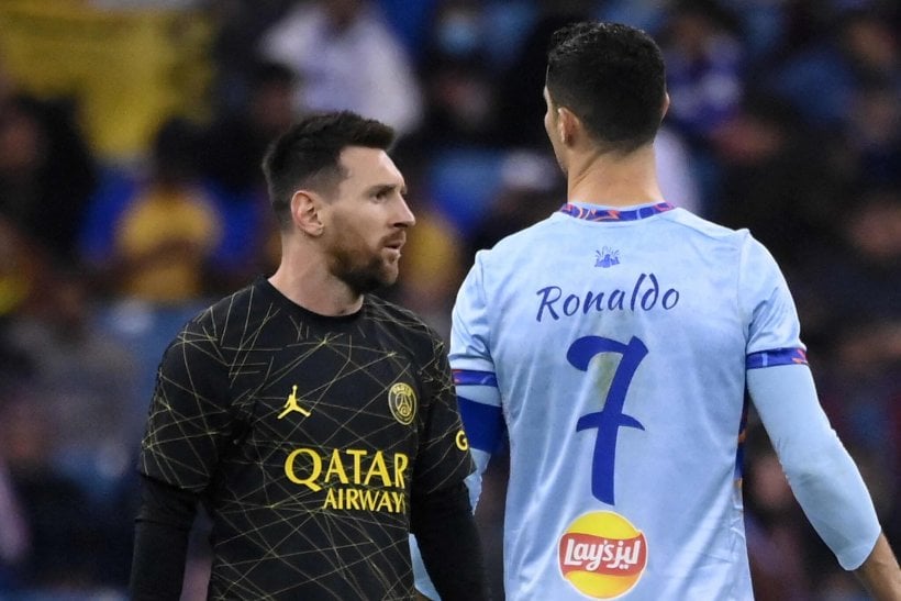 ميسي ورونالدو معًا بقميص واحد .. تيفيز يؤكد