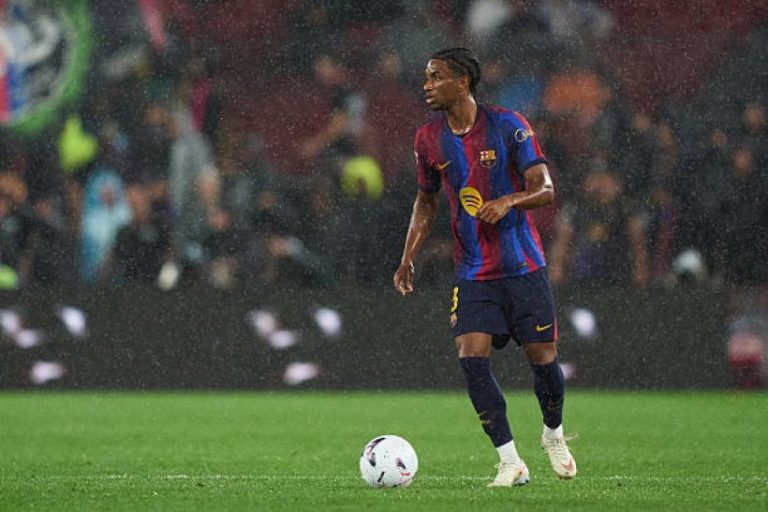 ليفربول يراقب بالدي وسط غموض مستقبله مع برشلونة